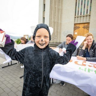 03082018-ein-med-ollu-fostudagur-1100-mobile